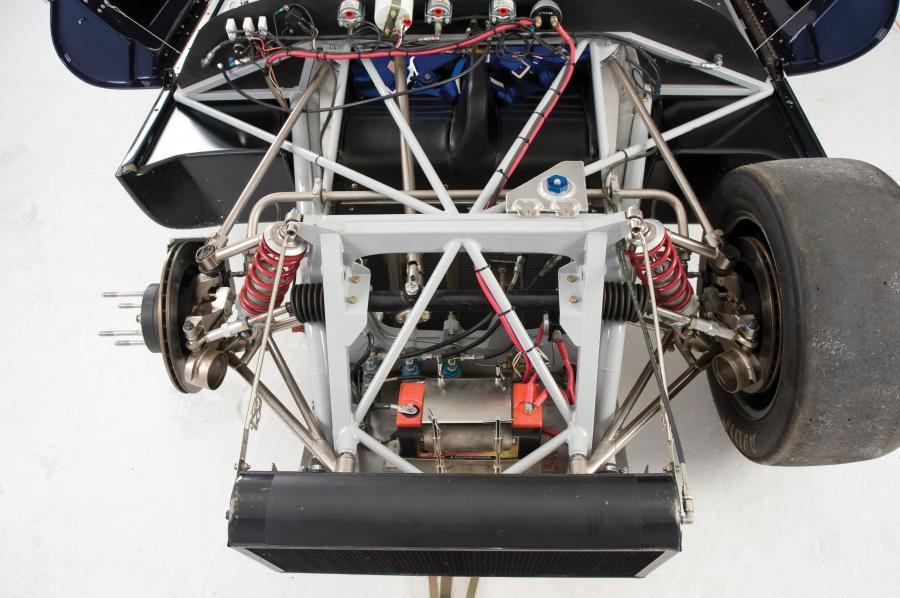 Моторный отсек McLaren M1B 1965 года  (фото 30 из 34)